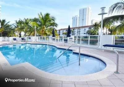 3030 Aventura Building Image 3
