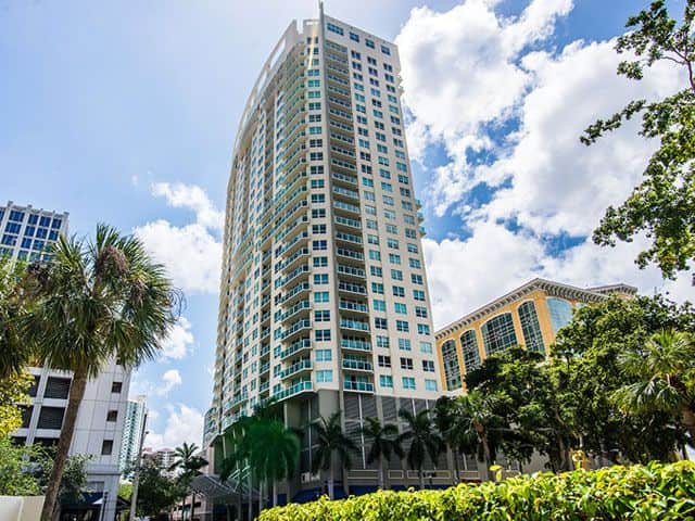 350 Las Olas Place building