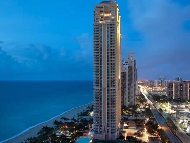 Acqualina building