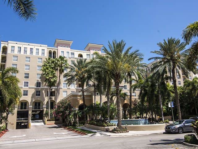 Las Olas by the River Building Image