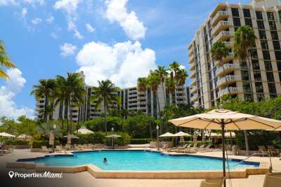 Towers of Key Biscayne Building Image 3