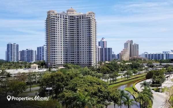 Turnberry on the Green condo image